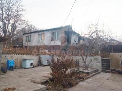 Продаю дом 3-ком. 63кв. м., этаж-1, 4-сот., стена кирпич, Абдыкадырова 2а.