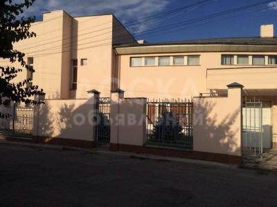Продаю дом 4-ком., 450кв. м., этаж-1, 7-сот., стена кирпич, Бишкек.