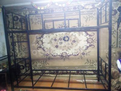 Продаю и делаю кровати.в наличии есть двух яросная разборная подросковая цвет черный.цена 10000сом без матраса