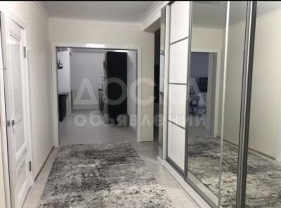 Продаю 4-комнатную квартиру, 143кв. м., этаж - 3/10, Тоголок Молдо / Панфилова .