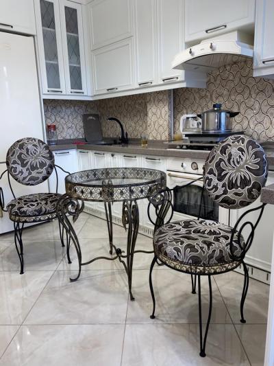 Продам стол и 2 стула комплект ковка