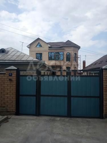Продаю дом 7-ком. 200кв. м., этаж-2, 4.8-сот., стена кирпич, Бишкек .