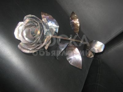 Роза из нержавеющей стали.