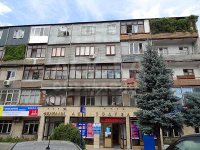 Продаю 4-комнатную квартиру, 94кв. м., этаж - 5/5, Токтогула/ М.Гвардия.