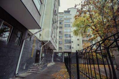 Продаю 2-комнатную квартиру, 70кв. м., этаж - 5/9, Эркиндик 64б.