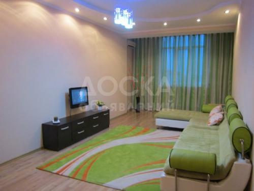 Продаю квартиру 2-ком., 90кв. м., этаж - 5/10, район отеля Ак-Кеме, Ажибек Баатыра-проспект Мира.