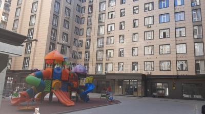 Продаю 2-комнатную квартиру, 75кв. м., этаж - 2/10, Боконбаева/Коенкозова.