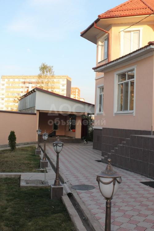 Продаю дом 6-ком., 300кв. м., этаж-3, 13-сот., стена кирпич, Баха пер. южная магистраль.