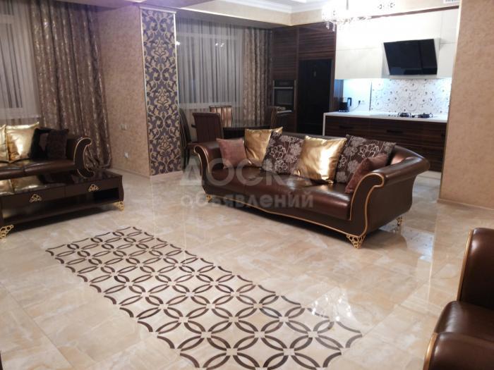 Продаю квартиру 4-ком., 163кв. м., этаж - 10/10, Пр. Мира № 91, район отеля "Ак-Кеме".