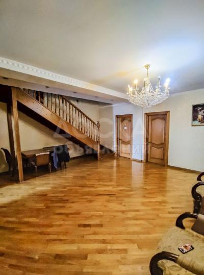 Продаю 5-комнатную квартиру, 275кв. м., этаж - 7/8, Сыдыкова/ Уметалиева.