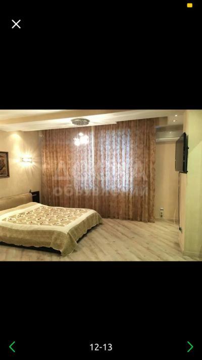 Продаю 4-комнатную квартиру, 187кв. м., этаж - 2/7, исанова московская.