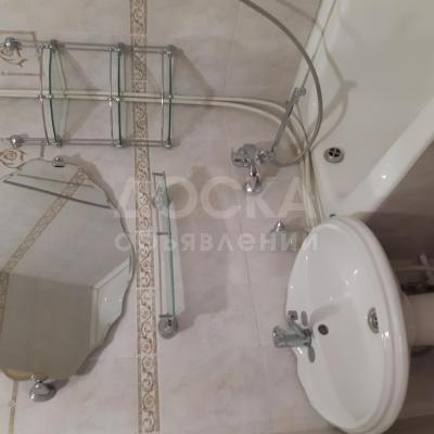 Продаю 3-комнатную квартиру, 62кв. м., этаж - 8/9, 7 микрорайон,  дом 25, кв 49.