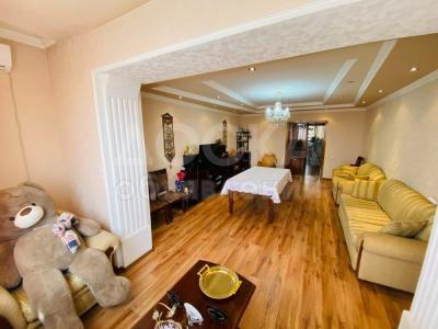 Продаю 4-комнатную квартиру, 160кв. м., этаж - 5/5, 9 мкр.