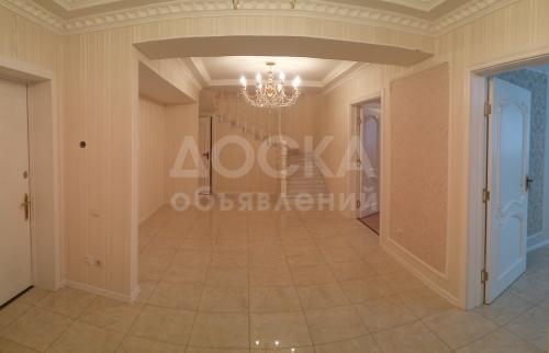Продаю квартиру 5-ком., 274-220-136кв. м., этаж - 10/10, Токтогула / Тыныстанова .