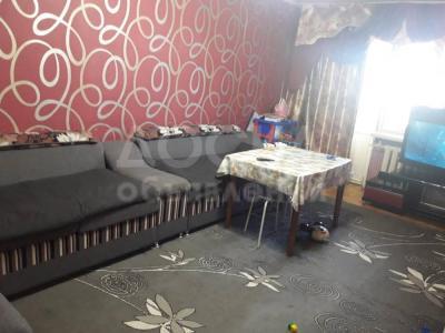 Продаю 2-комнатную квартиру, 46кв. м., этаж - 4/4, по улице Табалдиева, район шампанкомбинат.