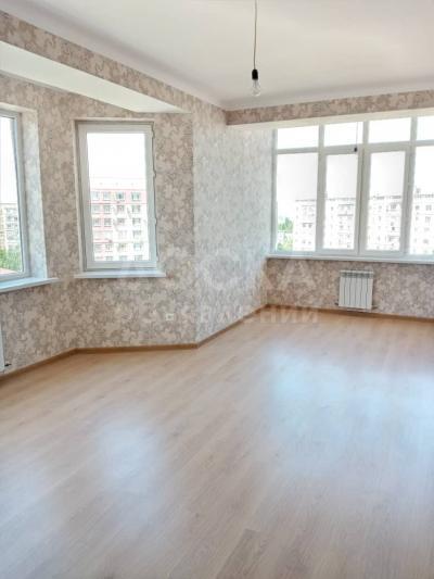 Продаю 2-комнатную квартиру, 74кв. м., этаж - 1/1, 12 мкр.