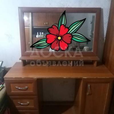 Трюмо с зеркалом