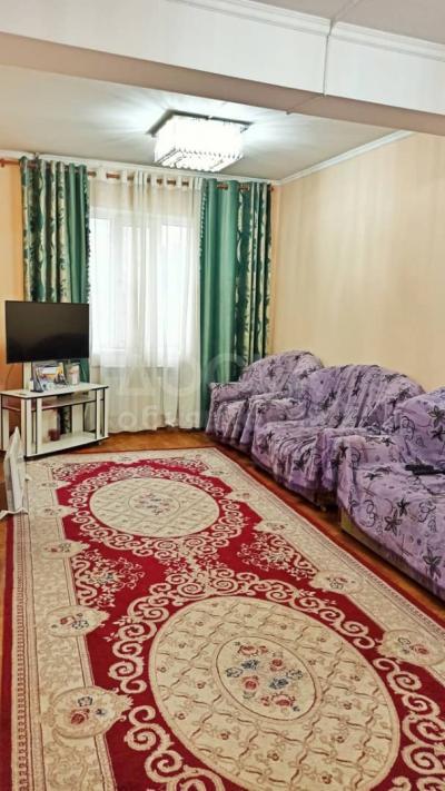 Продаю дом 5-ком. 165кв. м., этаж-2, 8-сот., стена кирпич, Мкр. Учкун. .