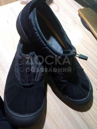 Duck boots от Sperry Top-Sider

Сухо и тепло даже в самую дождливую погоду.  Размер только 37 - 7М