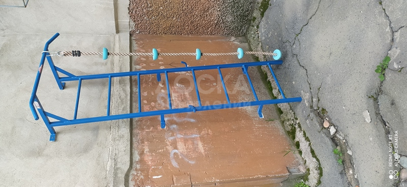 Шведская стенка с турником и канатом. Б/у, в отличном состоянии.