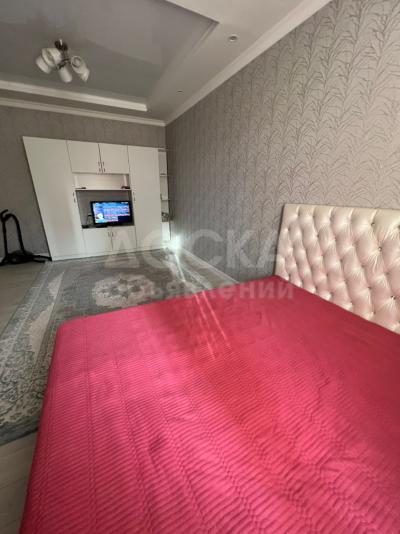 Продаю 1-комнатную квартиру, 40кв. м., этаж - 2/3, Ул. Ильменская 3.