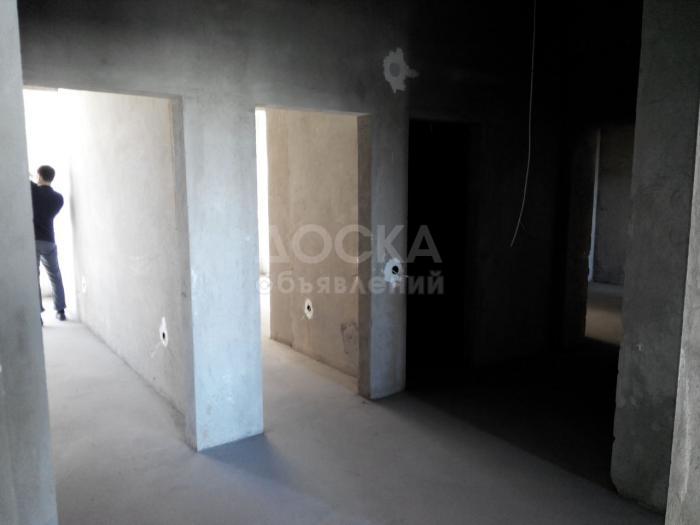 Продаю квартиру 3-ком., 103кв. м., этаж - 8/10, южная магистраль ,отель "Жаннат",напротив г/м "Глобус",