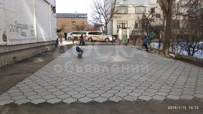 Продаю 2-комнатную квартиру, 79кв. м., этаж - 1/9, мкр Учкун.