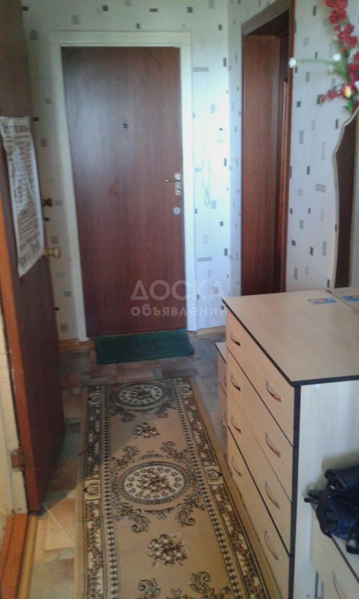 Продаю квартиру 1-ком., 32кв. м., этаж - 10/10, ул. Фучика 20/2, р.Ошский рынок,