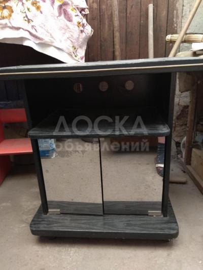 продаю кресло.тумбочку.