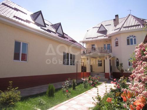 Продаю дом, 7-ком., 1кв. м., этаж-2, 8-сот., стена кирпич, В ж\м Ынтымак рядом с «СЭЗ Бишкек» ,