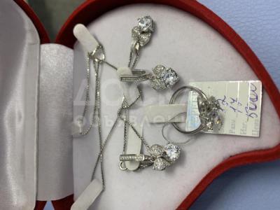 комплект ювелирных украшений из серебра.