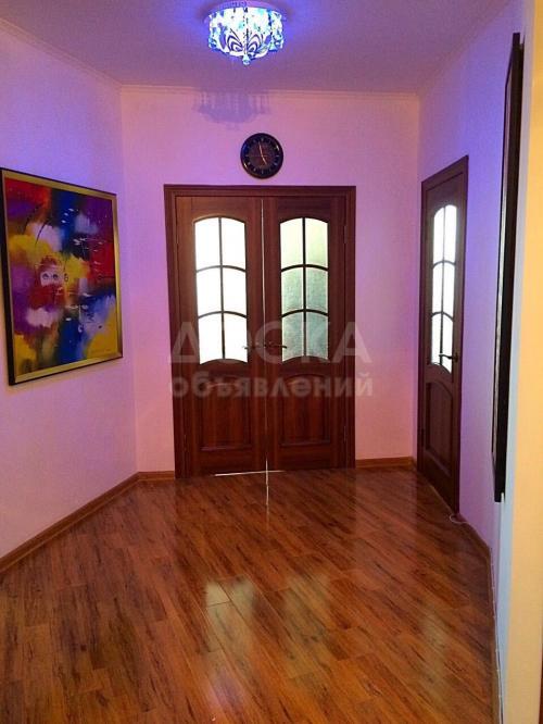 Продаю квартиру 3-ком., 125кв. м., этаж - 9/10, Чуй 245/1 пересекает Манаса.