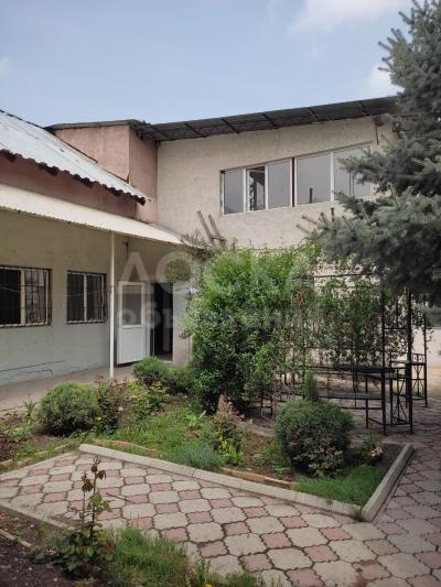 Продаю дом 7-ком. 193кв. м., этаж-2, 5-сот., стена кирпич, ж/м Ак-Орго.