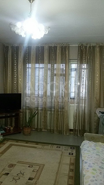 Продаю квартиру 3-ком., 62.4кв. м., этаж - 1/3, рн. Кудайберген. Садыгалиева.