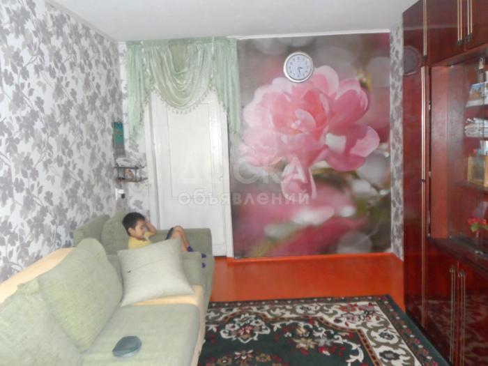 Продаю (или меняю на дом) 2 к.квартира индивидуал. проекта + гараж. 3/3 этаж.(Фото)