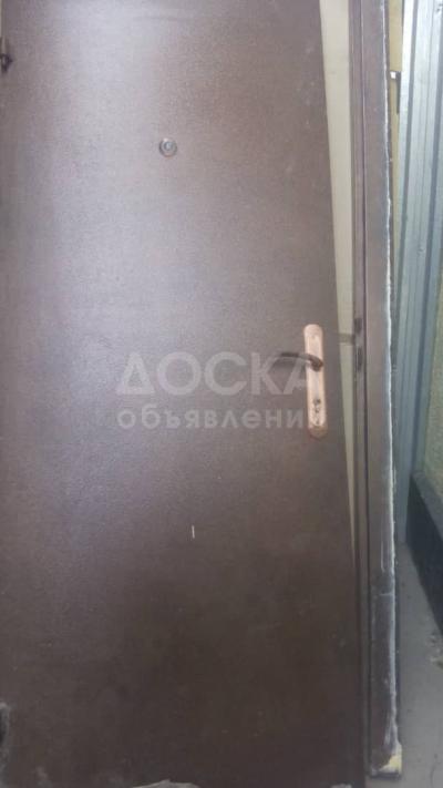 Продаю б/у Металические двери 5штук в хорошем состоянии.