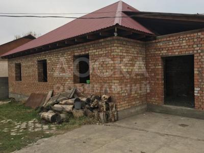 Продаю дом 5-комнатную110кв. м., этаж-1, 4-сот., стена кирпич, ул Патриса Лумумбы. Конечная маршруток .