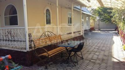 Продаю дом 5-ком., 120кв. м., этаж-1, 7-сот., стена шлакоблок, Уметалиева / Жибек Жолу.