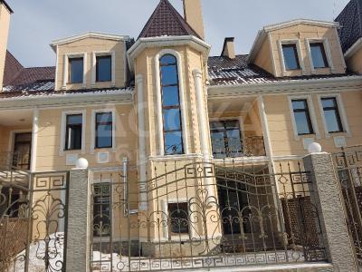 Продаю таунхаус 8-ком. 283кв. м., этаж-3, 3.18-сот., стена кирпич, С.Ортосай, vip Городок Орто-Сай2.