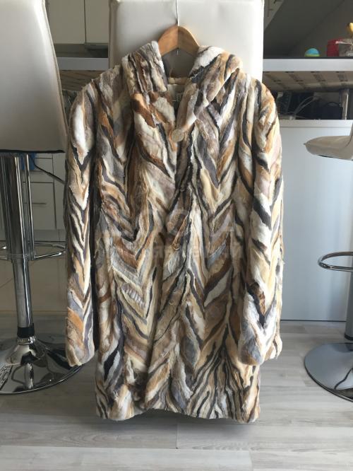 Продаю Шубу из норки. Абсолютно Новая, Муж с Расцветкой немного не угадал)) вот и продаю))