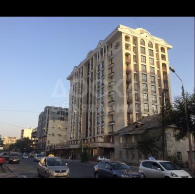 Сдаю торговое помещение  105кв. м., Токтогула 140 пересекает Тоголок Молдо.