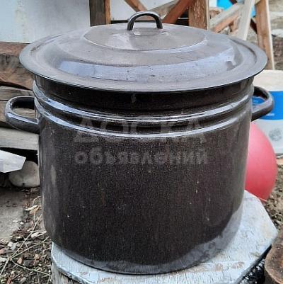 Продаю кастрюлю 40л, новая, змалированная.