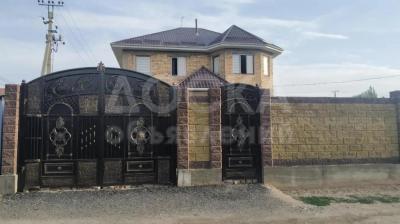 Продаю дом 5-ком. 300 кв. м., этаж-2, 6-сот., стена кирпич, ж/м кок-жар ул. молдокулова 79.