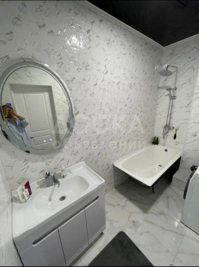 Продаю 2-комнатную квартиру, 65кв. м., этаж - 6/10, асанбай.