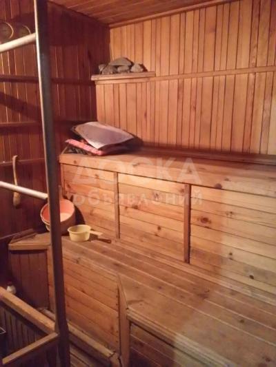 Продаю дом 5-ком., 100кв. м., этаж-1, 10-сот., стена кирпич, по запросу.