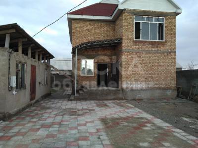 Продаю дом 4-ком., 1111111111111кв. м., этаж-2, 4-сот., стена кирпич, ул.Бийиктик дом 415.