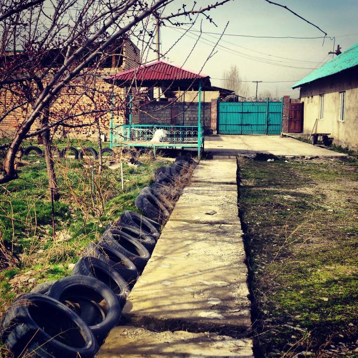 Участок под индивидуальное строительство + дом 150кв.м.+парикмахерсая+топчан+сад с абрикосами