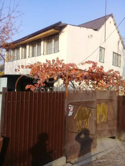 Продаю дом 1-ком., 1кв. м., этаж-2, 5-сот., стена кирпич, Кунтуу.