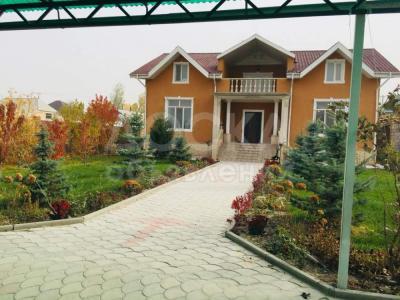 Продаю дом 1-комнатную330кв. м., этаж-2, 10-сот., стена кирпич, Кок-Жар.