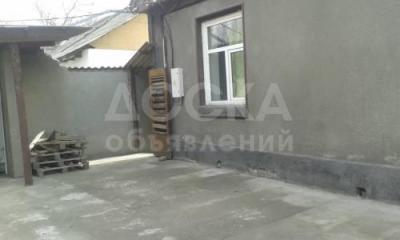 Продаю дом 4-ком. 50кв. м., этаж-1, 5-сот., стена саман, район крагачевой рощи.